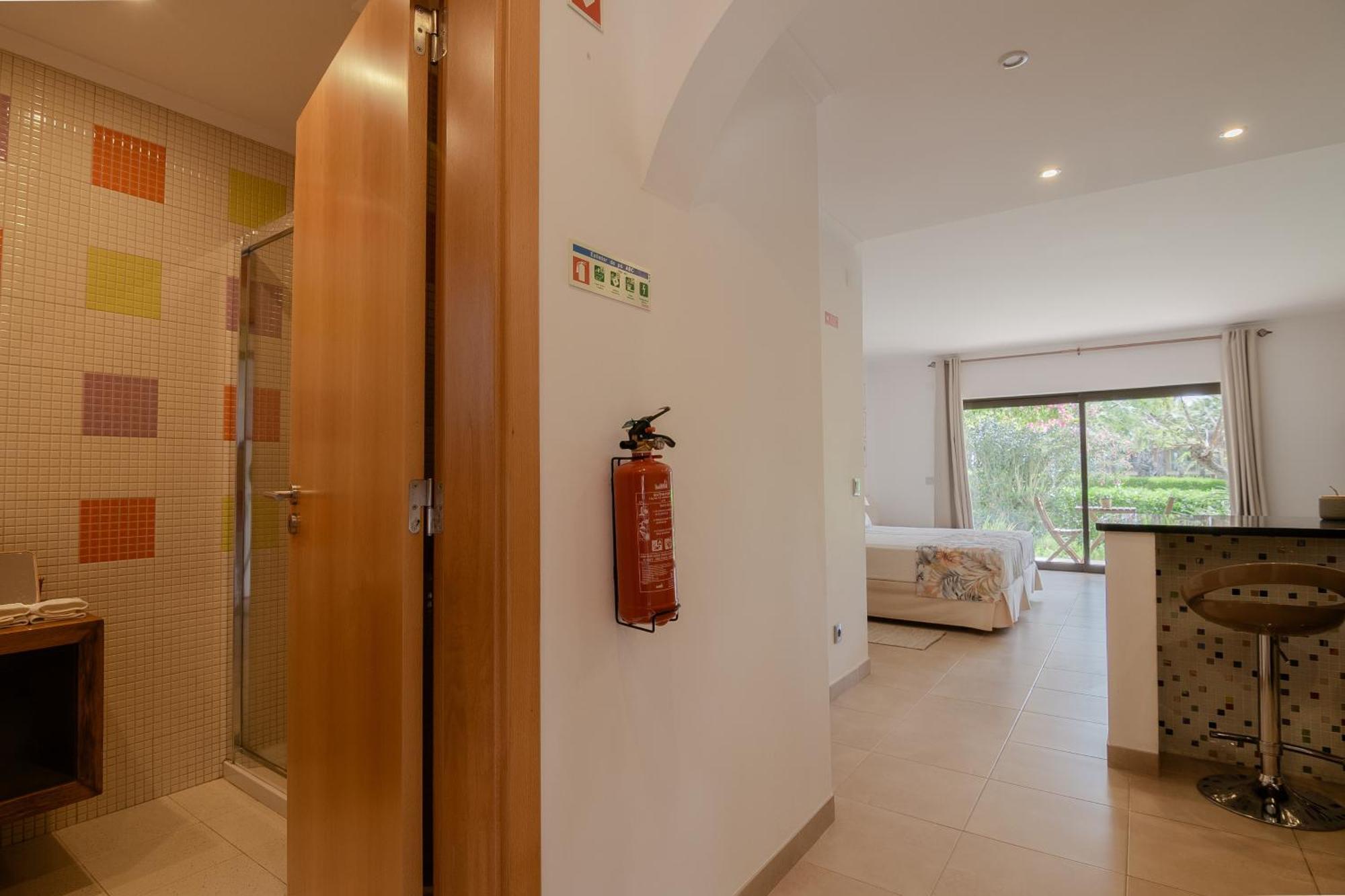 Coastal Retreat With Pool And Beach Access By Drago Rentals Albufeira Kültér fotó